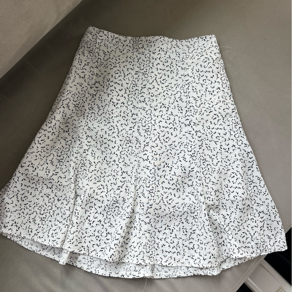 Women's White and Black Patterned Mini Skirt